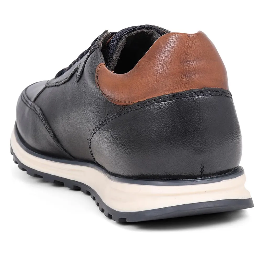 Leather Lace-Up Trainers  - BUG39503 / 324 762