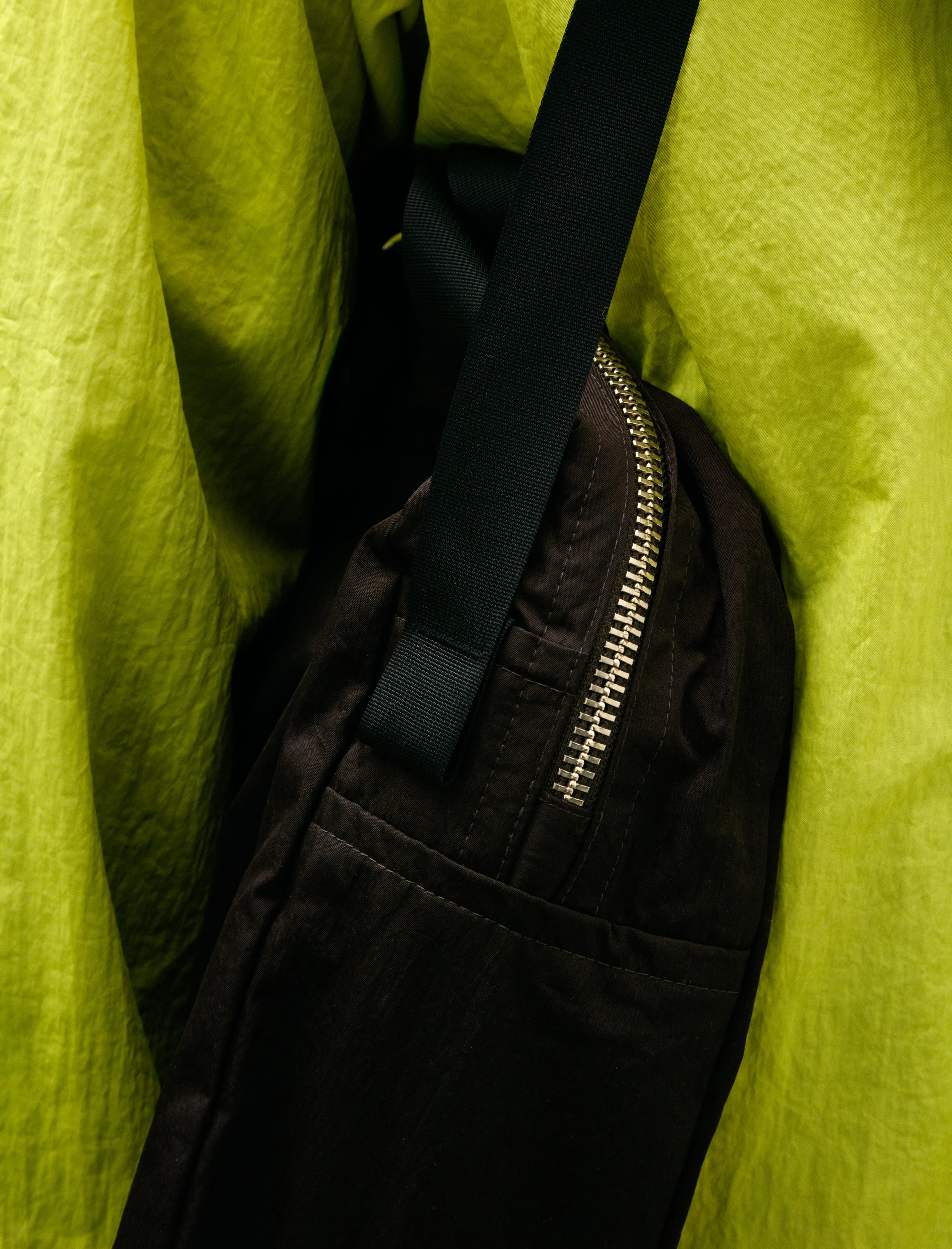 R18 Bag-0 Zip Tote Brown Humic